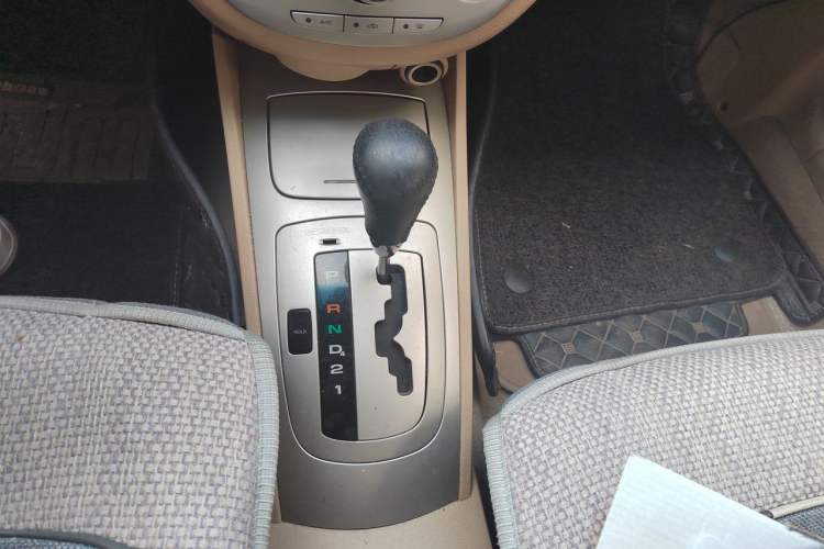 Used Buick Excelle 2011 1.6LX-AT Gear Lever