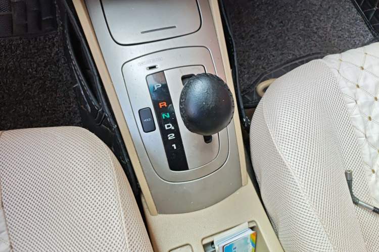 Used Buick Excelle 2011 1.6LX-AT Gear Lever