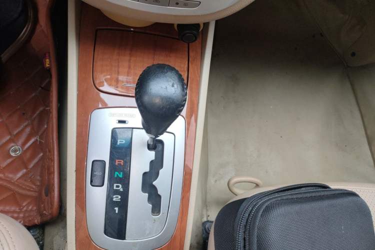 Used Buick Excelle 2011 1.6 LE-AT Gear Lever