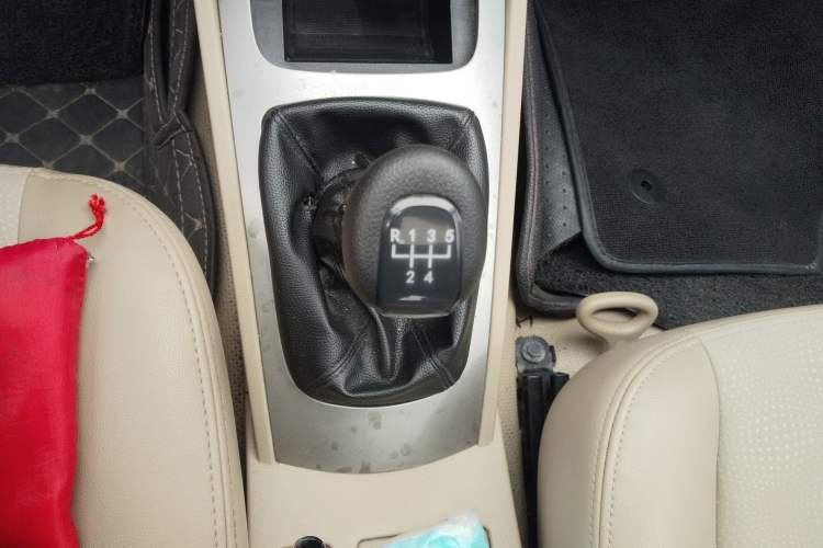 Used Buick Excelle 2011 1.6 LX-MT Gear Lever