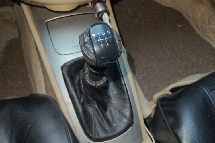 Used Buick Excelle 2011 1.6 LX-MT Gear Lever