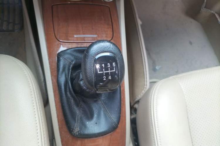 Used Buick Excelle 2011 1.6 LE-MT Gear Lever