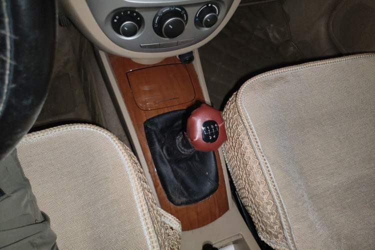 Used Buick Excelle 2011 1.6 LE-MT Gear Lever