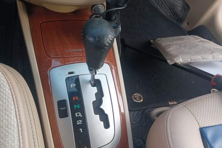 Used Buick Excelle 2011 1.6 LE-AT Gear Lever