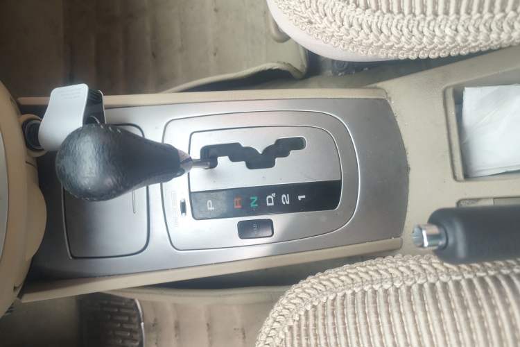Used Buick Excelle 2011 1.6LX-AT Gear Lever