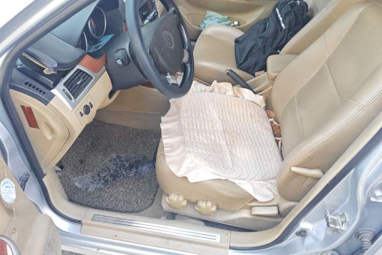Used Buick Excelle 2011 1.6 LE-AT Left Front Seat