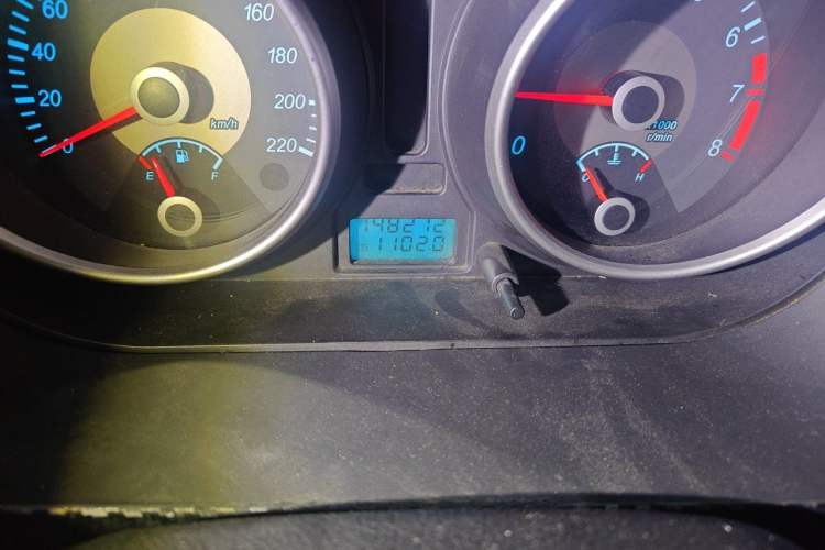 Used Buick Excelle 2011 1.6 LE-AT Odometer Close Up
