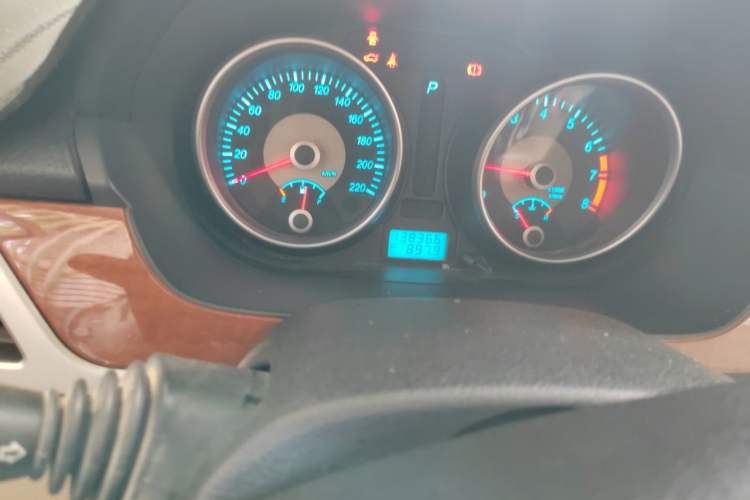 Used Buick Excelle 2011 1.6LX-AT Odometer Close Up