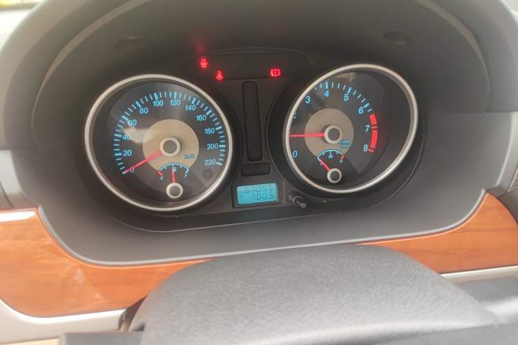 Used Buick Excelle 2011 1.6 LE-MT Odometer Close Up