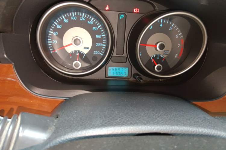 Used Buick Excelle 2011 1.6 LE-AT Odometer Close Up