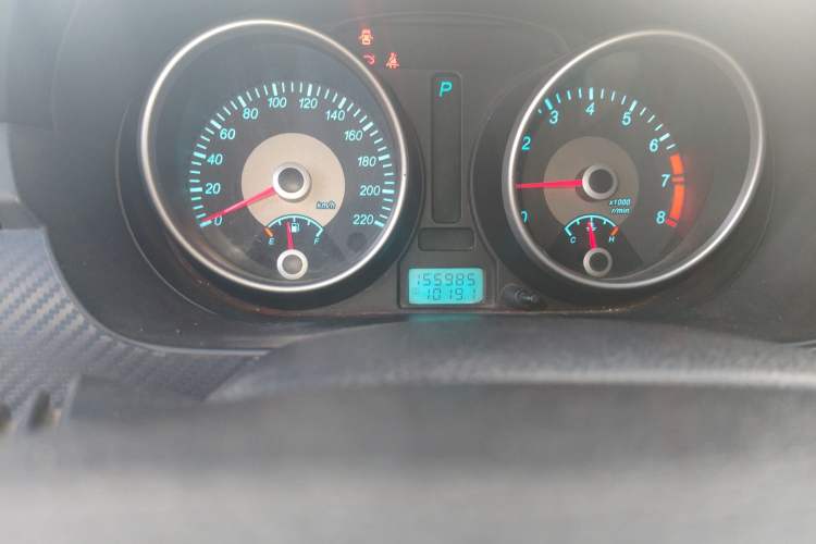 Used Buick Excelle 2011 1.6LX-AT Odometer Close Up