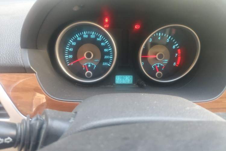 Used Buick Excelle 2011 1.6 LE-MT Odometer Close Up
