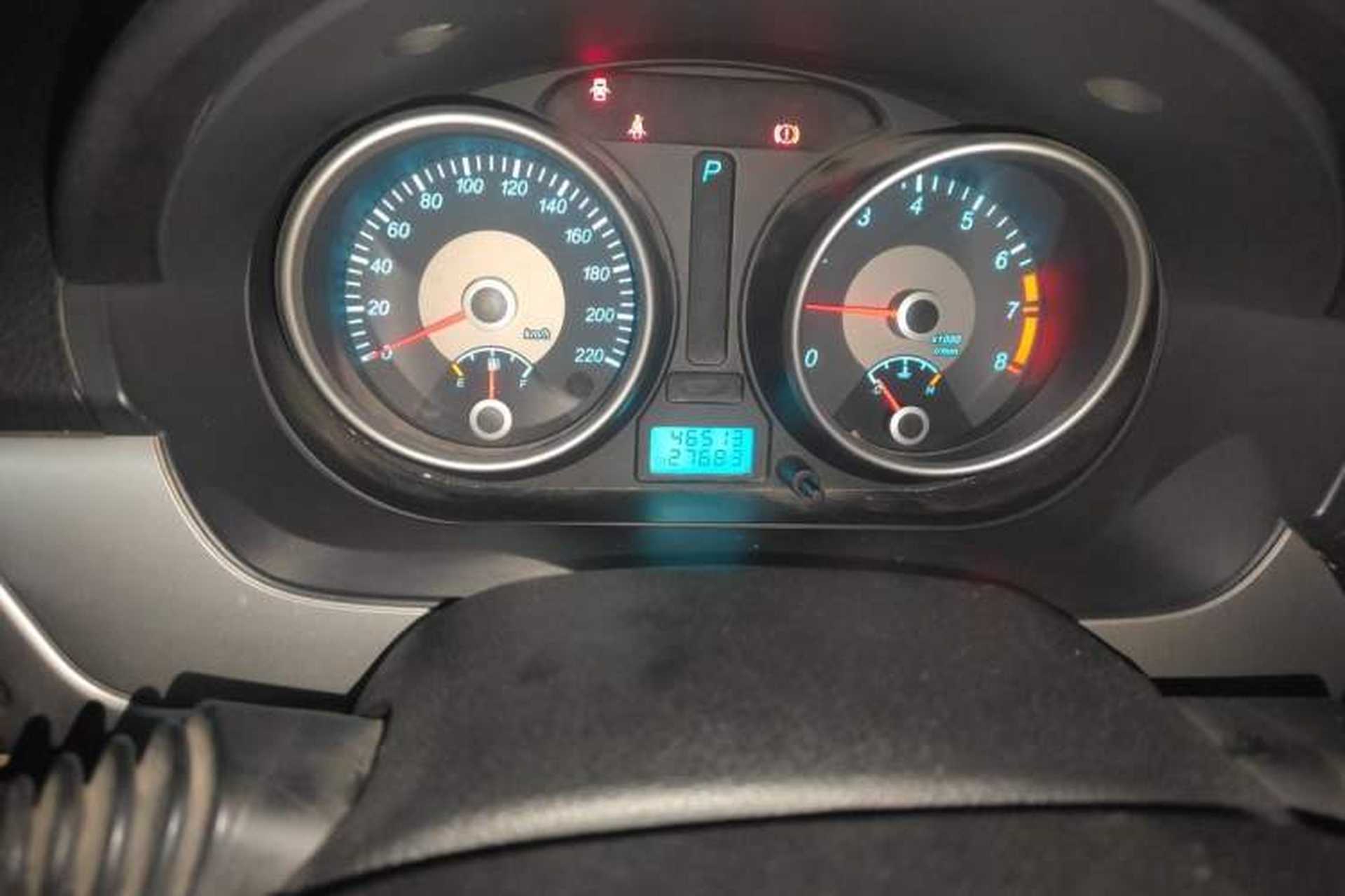 Used Buick Excelle 2011 1.6 LE-AT Odometer Close Up