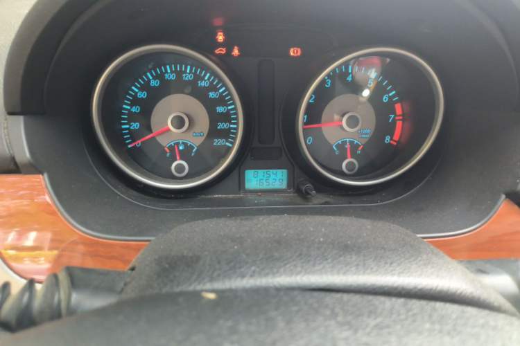 Used Buick Excelle 2011 1.6 LE-MT Odometer Close Up