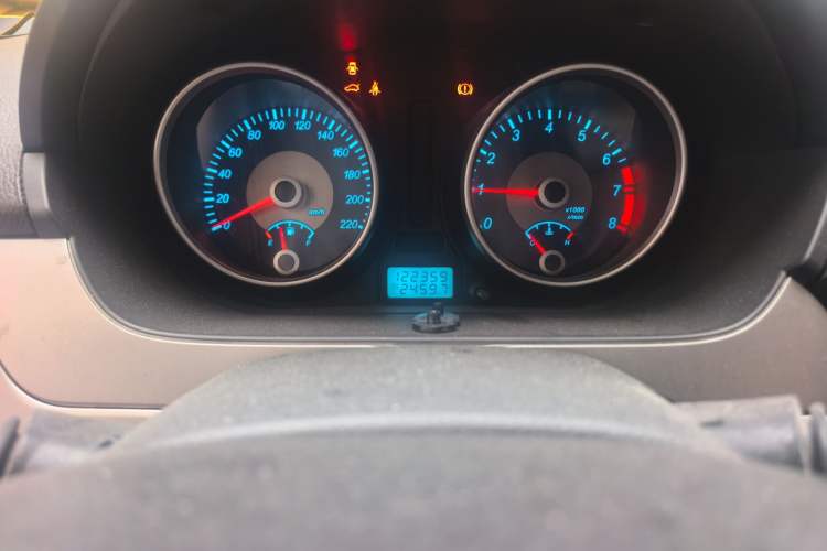 Used Buick Excelle 2011 1.6 LX-MT Odometer Close Up