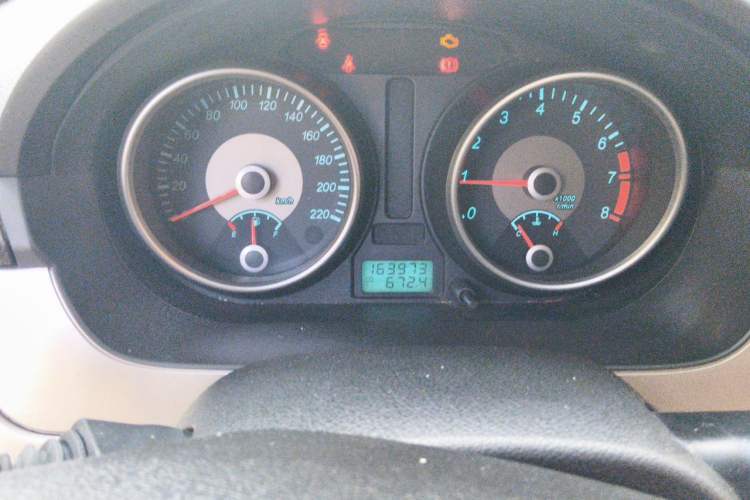 Used Buick Excelle 2011 1.6 LX-MT Odometer Close Up