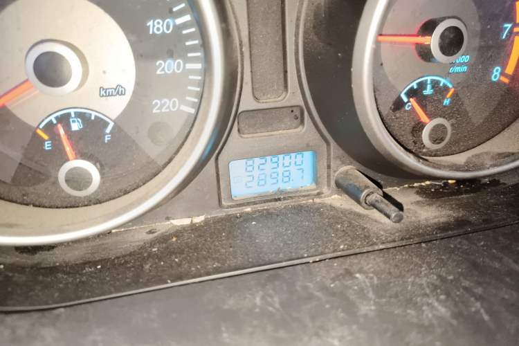 Used Buick Excelle 2011 1.6LX-AT Odometer Close Up