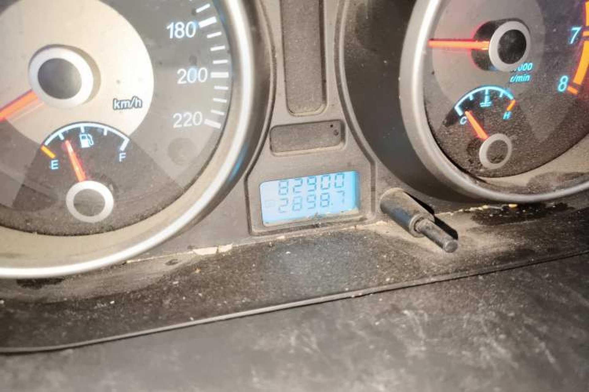 Used Buick Excelle 2011 1.6LX-AT Odometer Close Up