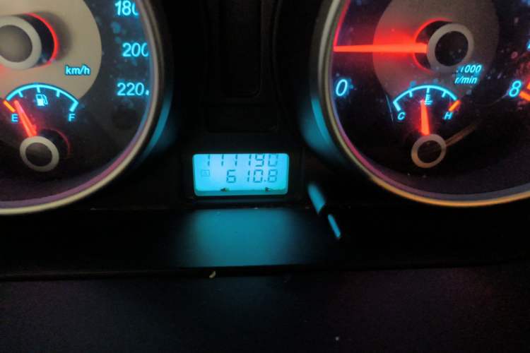 Used Buick Excelle 2011 1.6 LE-AT Odometer Close Up