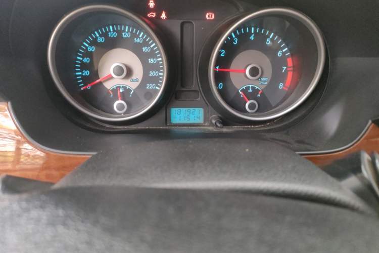 Used Buick Excelle 2011 1.6 LE-MT Odometer Close Up