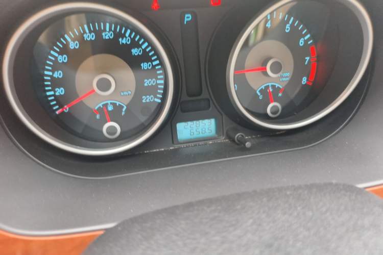 Used Buick Excelle 2011 1.6 LE-AT Odometer Close Up