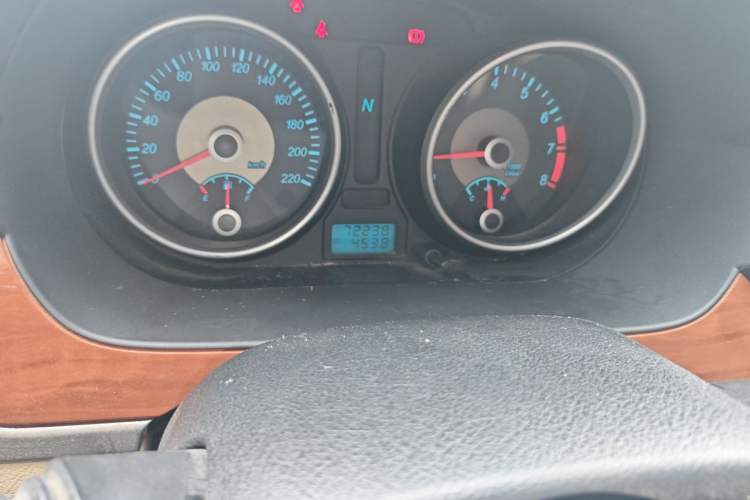 Used Buick Excelle 2011 1.6 LE-AT Odometer Close Up