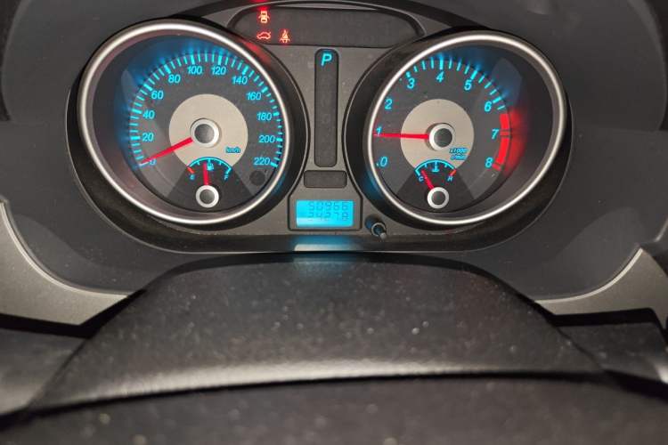 Used Buick Excelle 2011 1.6LX-AT Odometer Close Up