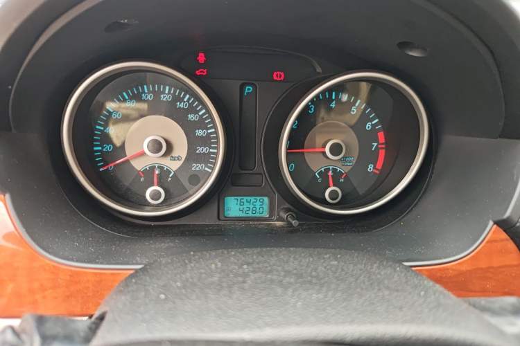 Used Buick Excelle 2011 1.6 LE-AT Odometer Close Up