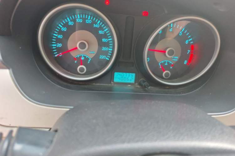 Used Buick Excelle 2011 1.6 LX-MT Odometer Close Up