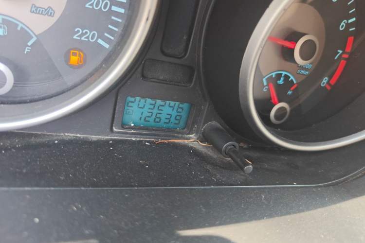 Used Buick Excelle 2011 1.6LX-AT Odometer Close Up