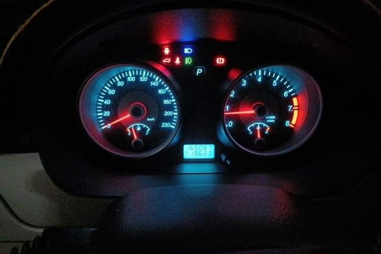 Used Buick Excelle 2011 1.6LX-AT Odometer Close Up