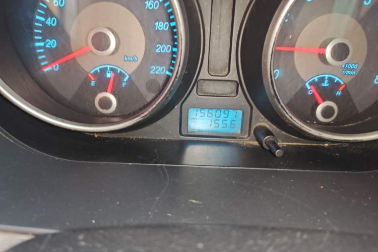 Used Buick Excelle 2011 1.6 LX-MT Odometer Close Up