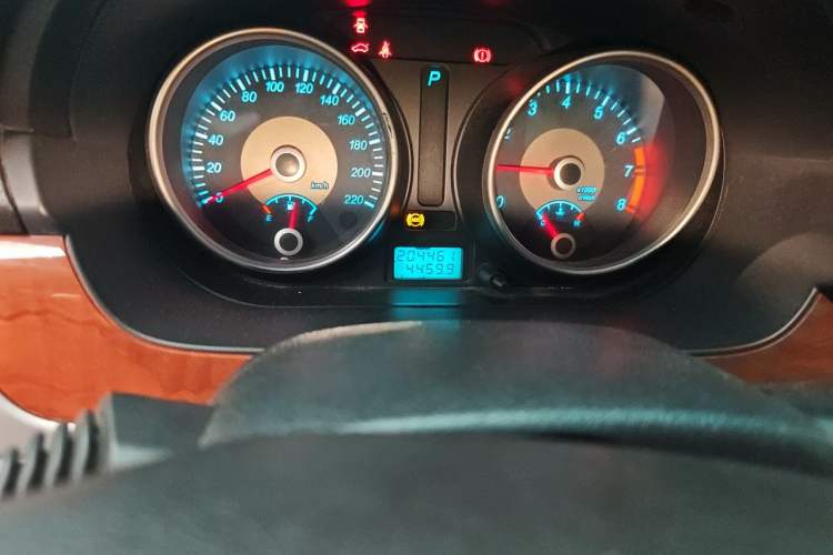 Used Buick Excelle 2011 1.6 LE-AT Odometer Close Up