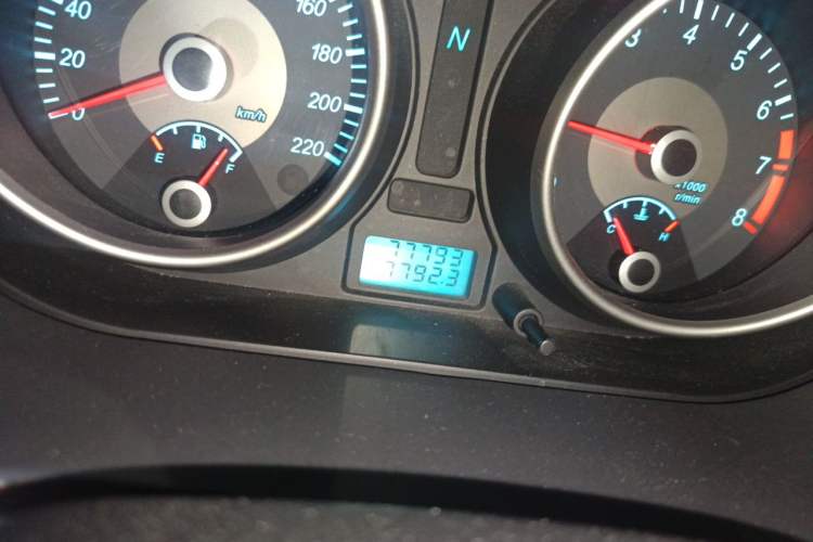 Used Buick Excelle 2011 1.6 LE-AT Odometer Close Up