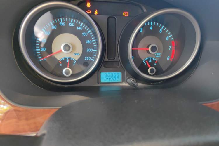 Used Buick Excelle 2011 1.6 LX-MT Odometer Close Up