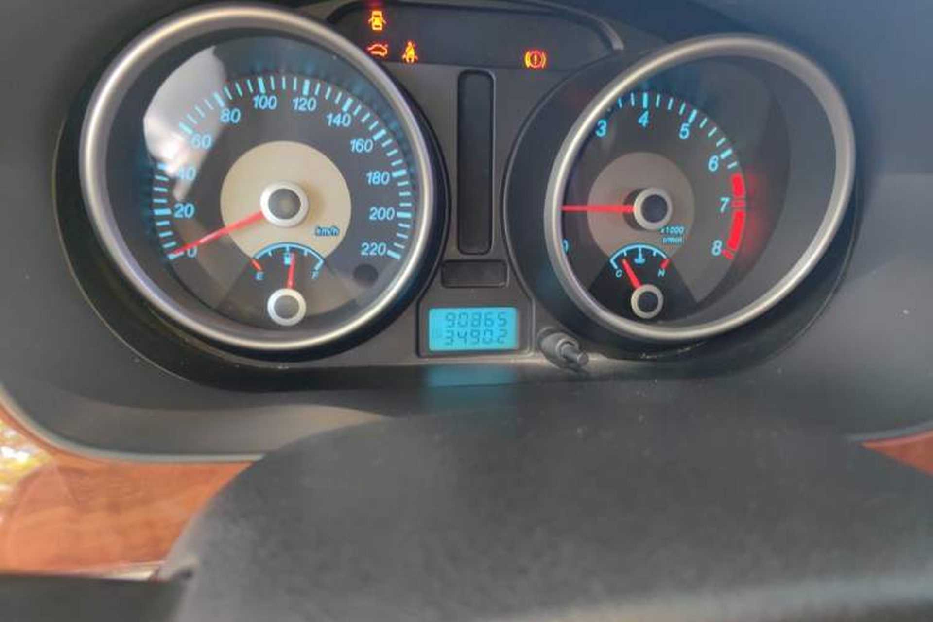Used Buick Excelle 2011 1.6 LX-MT Odometer Close Up