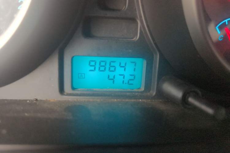 Used Buick Excelle 2011 1.6 LE-MT Odometer Close Up