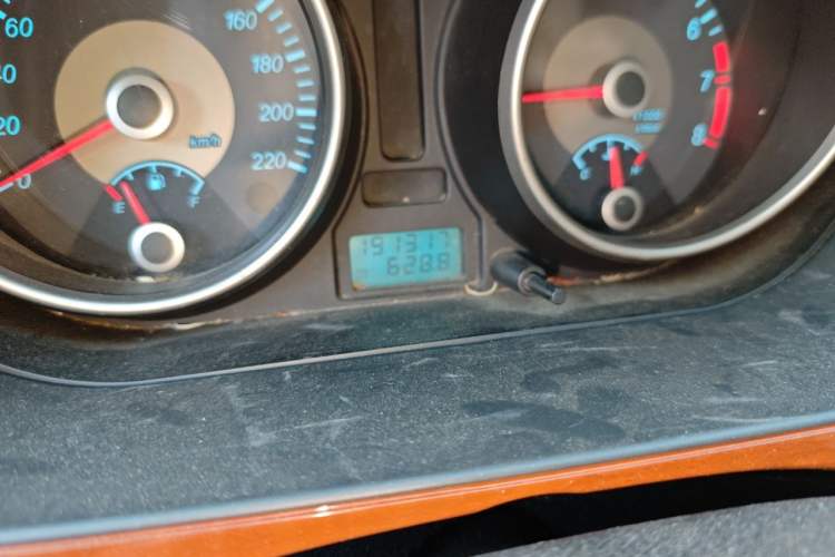 Used Buick Excelle 2011 1.6 LE-MT Odometer Close Up