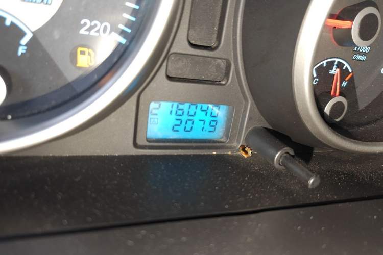 Used Buick Excelle 2011 1.6 LE-AT Odometer Close Up