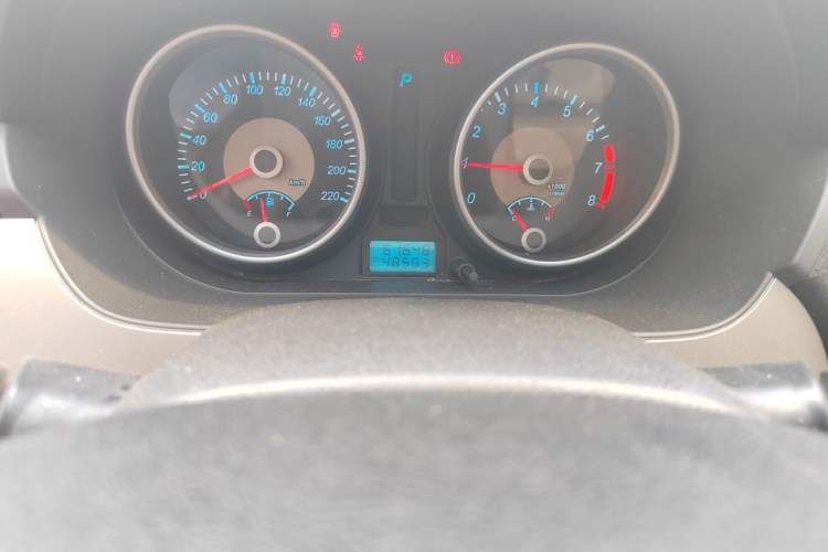 Used Buick Excelle 2011 1.6LX-AT Odometer Close Up