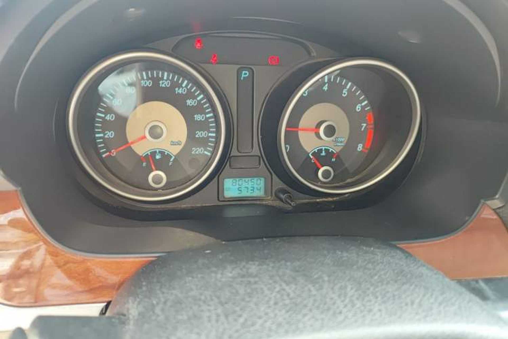 Used Buick Excelle 2011 1.6 LE-AT Odometer Close Up