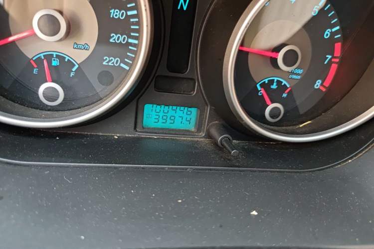 Used Buick Excelle 2011 1.6LX-AT Odometer Close Up