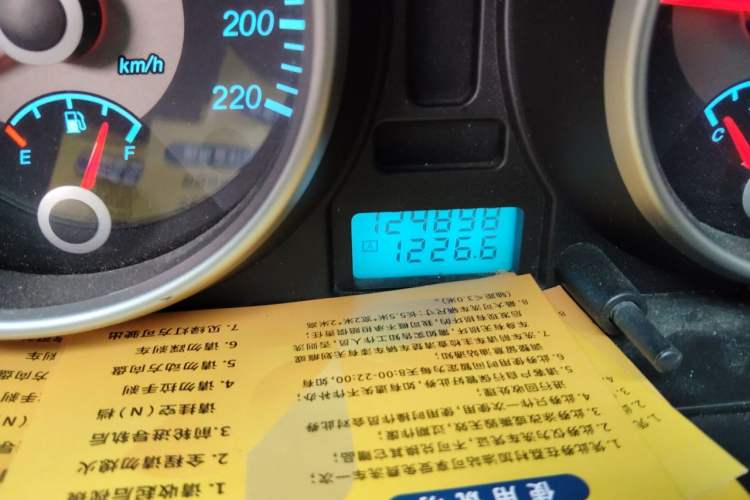 Used Buick Excelle 2011 1.6LX-AT Odometer Close Up