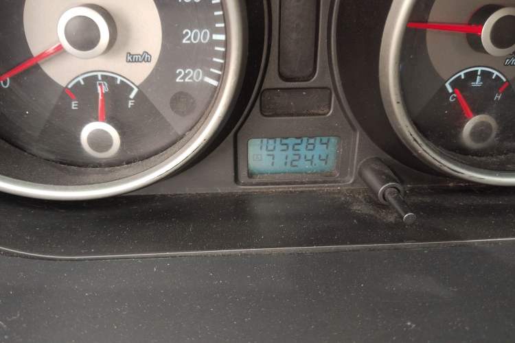 Used Buick Excelle 2011 1.6 LX-MT Odometer Close Up