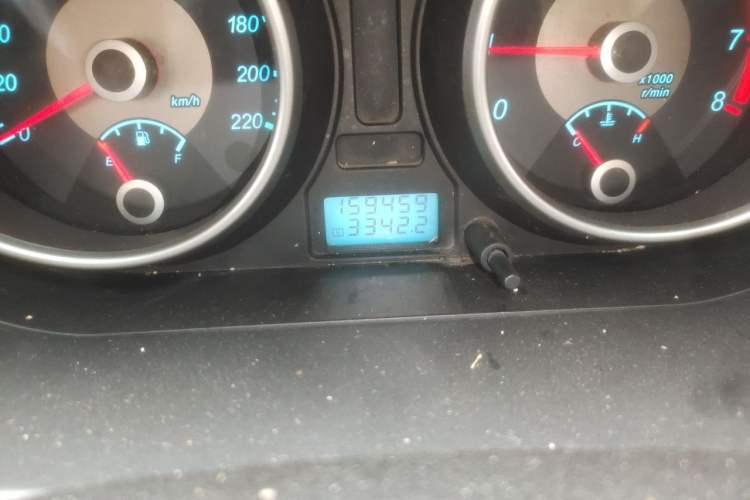 Used Buick Excelle 2011 1.6LX-AT Odometer Close Up