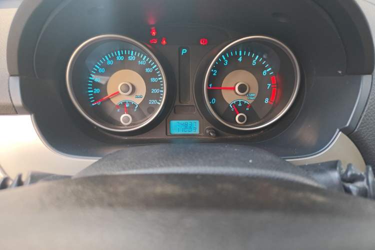 Used Buick Excelle 2011 1.6LX-AT Odometer Close Up