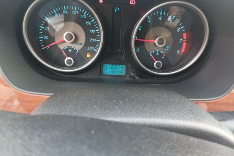 Used Buick Excelle 2011 1.6 LE-AT Odometer Close Up