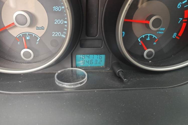 Used Buick Excelle 2011 1.6 LE-MT Odometer Close Up