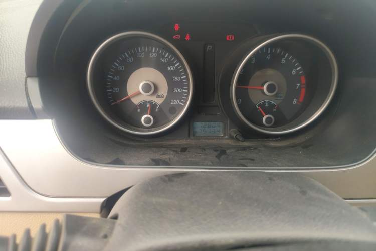 Used Buick Excelle 2011 1.6LX-AT Odometer Close Up