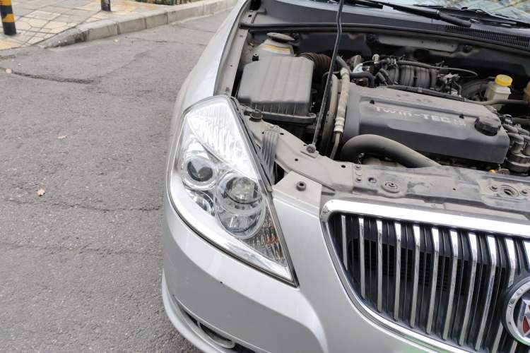 Used Buick Excelle 2011 1.6 LE-AT Right Front Headlight